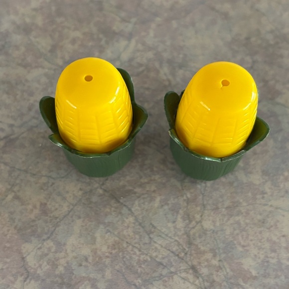 60's Mini Corn on the Cob S&P Shakers - Corn Shakers - Novelty Salt and Pepper - Picture 4 of 6